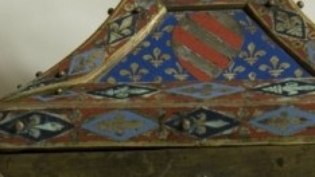 Cassettina profana con stemmi angioini