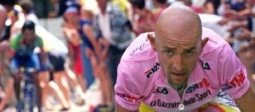Marco Pantani durante il Giro d'Italia