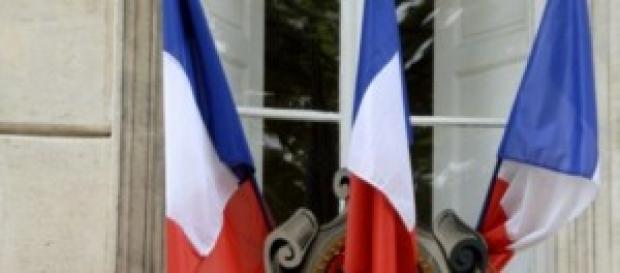 Le drapeau cache un "bouffon" impopulaire Le drapeau cache un "bouffon" impopulaire