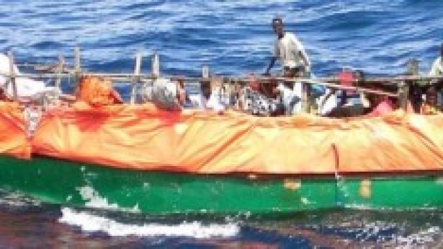 Barcone di immigrati in arrivo in Italia.