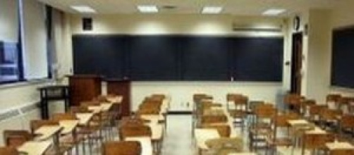 Maestre danno tema scandaloso alle elementari.