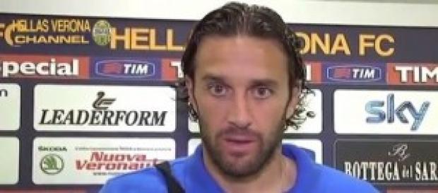L'attaccante gialloblu Luca Toni L'attaccante gialloblu Luca Toni