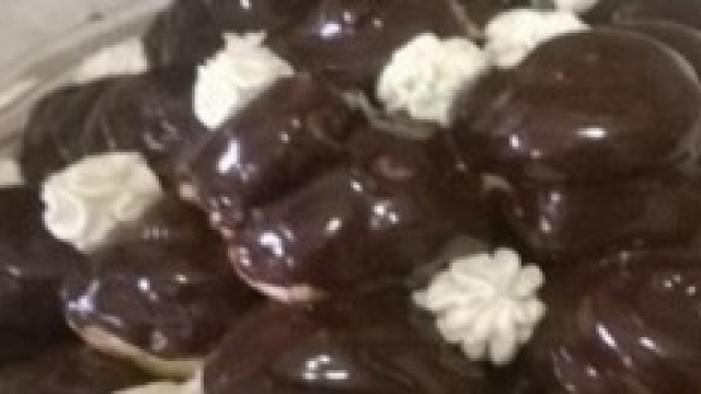 Ricette dolci profiterol ingredienti preparazione 