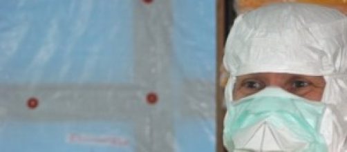 Ebola, guarita l'infermiera spagnola. E in Italia?