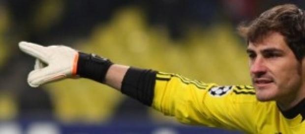 Iker Casillas en un partido. Iker Casillas en un partido.