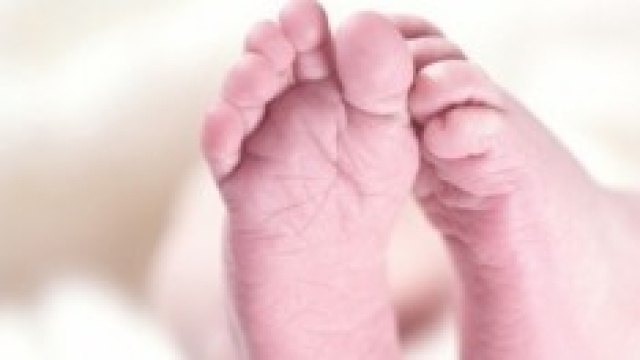 Padre investe per sbaglio figlio di 13 mesi