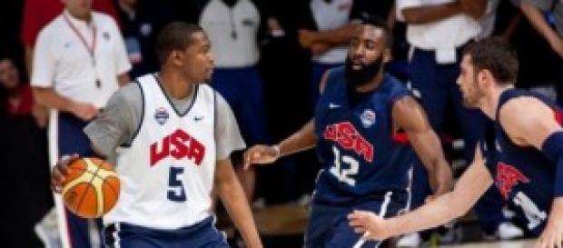 Kevin Durant entrenando con su selección. Kevin Durant entrenando con su selección.
