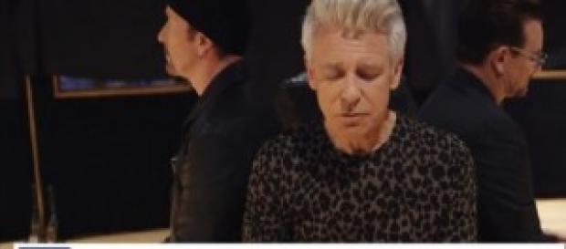 U2 pedem desculpa por lançarem album no iTunes. U2 pedem desculpa por lançarem album no iTunes.