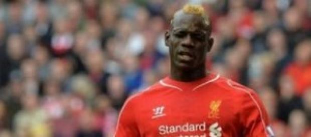 Mario Balotelli con la maglia del Liverpool Mario Balotelli con la maglia del Liverpool