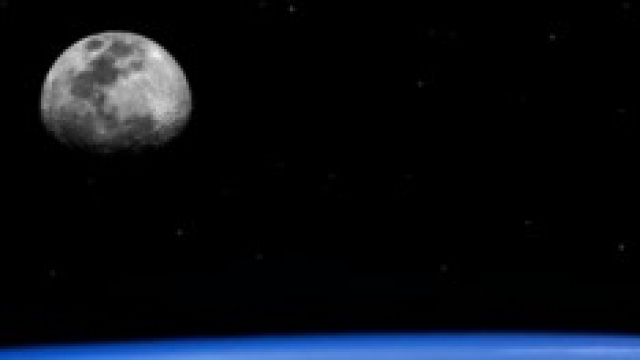 Luna e Terra visti dallo spazio.