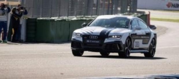 Audi RS7 sem piloto (foto Audi) Audi RS7 sem piloto (foto Audi)