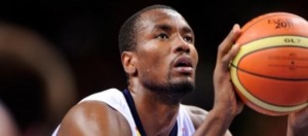 Serge Ibaka en un partido. Serge Ibaka en un partido.