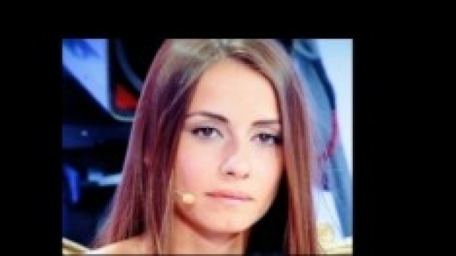 Anna Munaf&ograve; commenta puntata di "Uomini e donne"