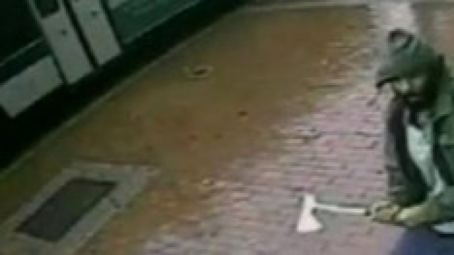 L'aggressore Zale Thompson, 32 anni 