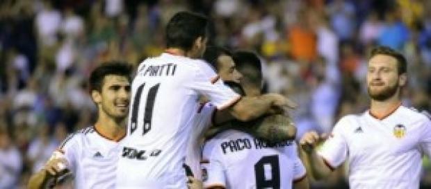 Los jugadores del Valencia celebran su tercer gol Los jugadores del Valencia celebran su tercer gol