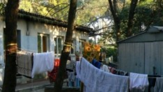 Campi rom affollati e minacce sugli autobus