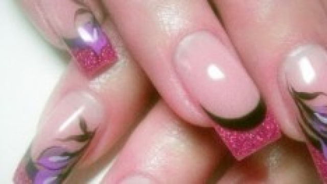 Ricostruzione delle unghie.