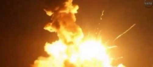 L'esplosione del razzo dopo 6 secondi dal lancio
