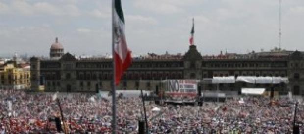 Vista de la plaza del Zócalo durante la protesta Vista de la plaza del Zócalo durante la protesta