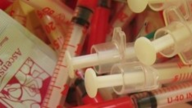 Bambino si punge con siringa infetta