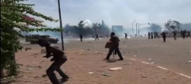 Burkina Faso: è rivoluzione, Compaoré si arrende Burkina Faso: è rivoluzione, Compaoré si arrende