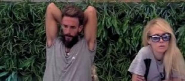 Juanma y Azahara tienen una conversación Juanma y Azahara tienen una conversación