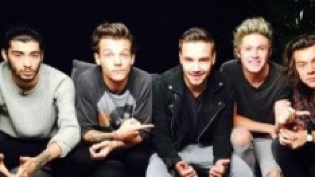 One Direction durante l'intervista con Scott Mills