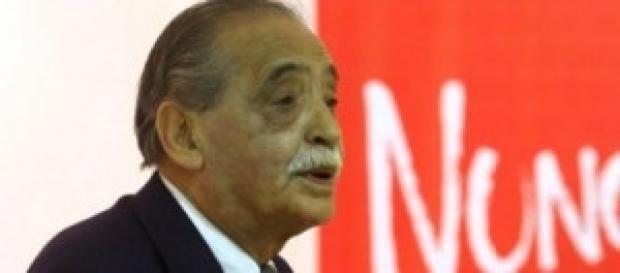 Julio Strassera contra los Kirchner. Julio Strassera contra los Kirchner.