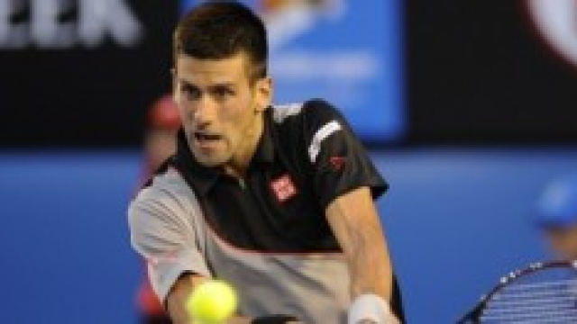 Il neo papà Novak Djokovic in azione