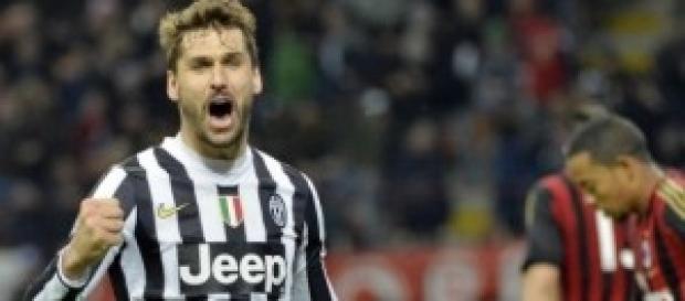 La Juve batte la Roma tra le polemiche. La Juve batte la Roma tra le polemiche.