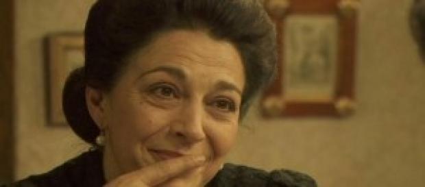 Donna Francisca nasconde un segreto con Emilia Donna Francisca nasconde un segreto con Emilia