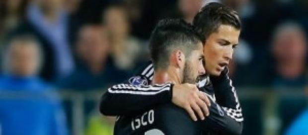 Isco y Cristiano se abrazan tras el gol Isco y Cristiano se abrazan tras el gol