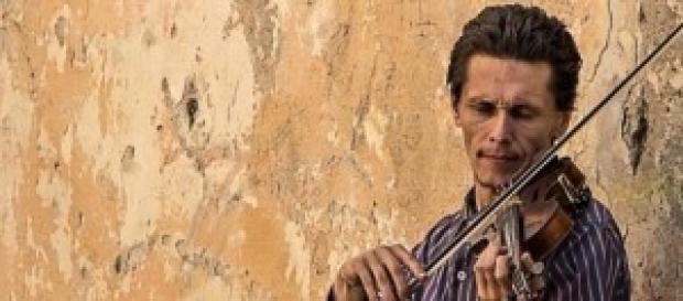 Musicien dans la rue inspirant le talent Musicien dans la rue inspirant le talent