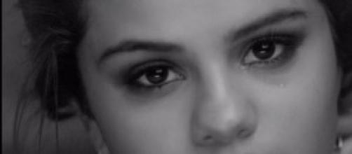 Selena Gomez llora en su último videoclip.