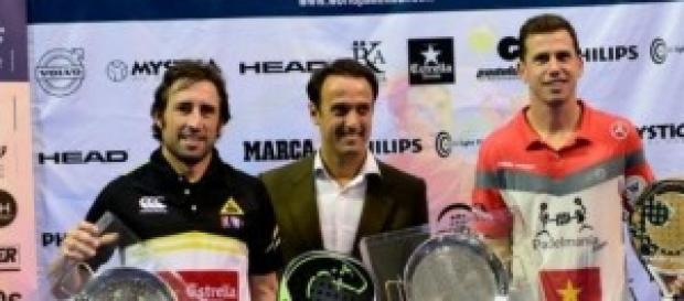 Navarro y Grabiel, con sus trofeos de ganadores Navarro y Grabiel, con sus trofeos de ganadores