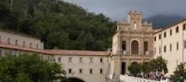 Santuario di paola: donna si lancia nel vuoto. Santuario di paola: donna si lancia nel vuoto.