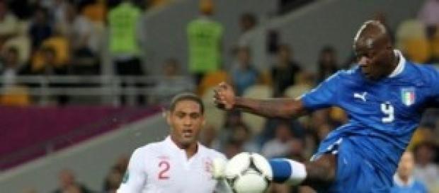Una bellissima azione di Mario Balotelli Una bellissima azione di Mario Balotelli