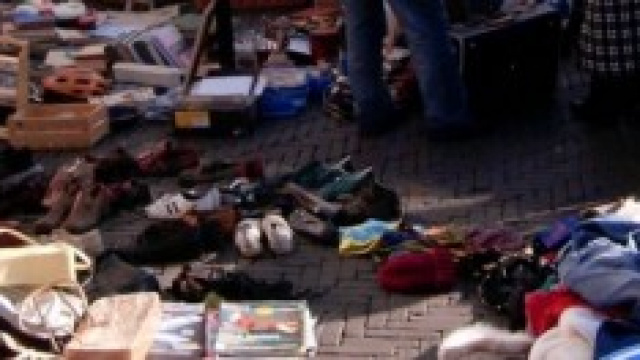l'immagine di un mercatino dell'usato in Olanda