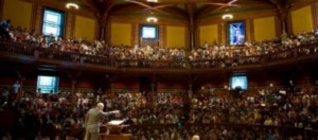 Harvard colocó cámaras en sus auditorios. Harvard colocó cámaras en sus auditorios.