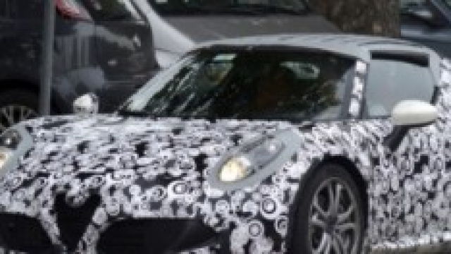 Novità Alfa Romeo 4C ecco la versione quadrifoglio