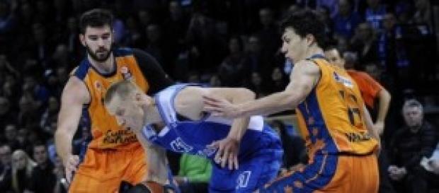 Acción defensiva de Lucic Acción defensiva de Lucic