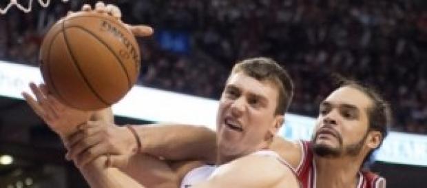 Noah aplicándose en defensa Noah aplicándose en defensa
