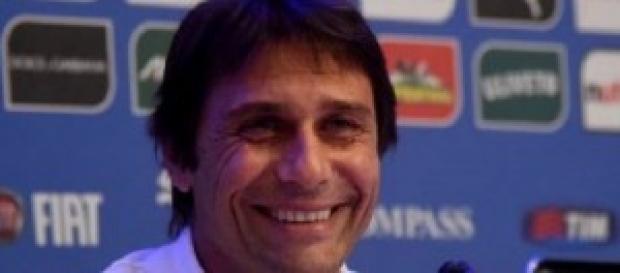Conte sorride per il buon risultato degli azzurri Conte sorride per il buon risultato degli azzurri
