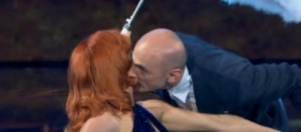 Enzo Miccio, la caduta in diretta video a Ballando Enzo Miccio, la caduta in diretta video a Ballando