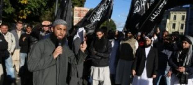 Qui sont-ils réellement et qui les pousse à agir? Qui sont-ils réellement et qui les pousse à agir?