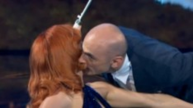 Enzo Miccio, la caduta in diretta video a Ballando