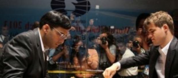 Anand y Carlsen se baten en el mundial Anand y Carlsen se baten en el mundial