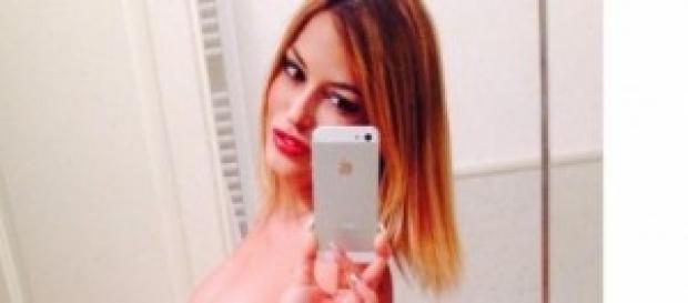 Gossip news: Sara Tommasi, bionda e provocante. Gossip news: Sara Tommasi, bionda e provocante.