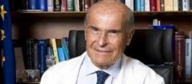 Il famoso oncologo Umberto Veronesi Il famoso oncologo Umberto Veronesi