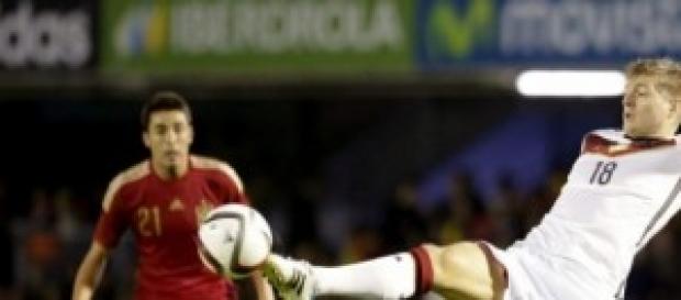 Kroos controlando el balón en un España-Alemania. Kroos controlando el balón en un España-Alemania.